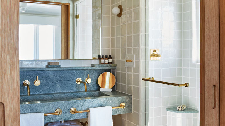 Joaquin Bathroom2